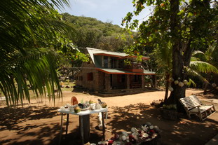 Haus Anse Banane.jpg